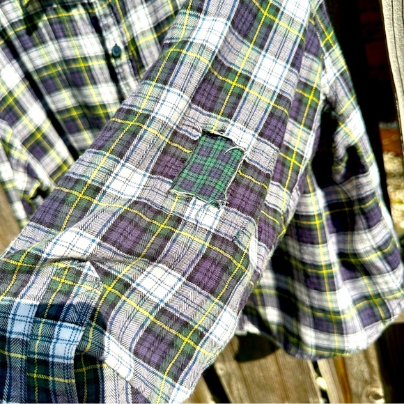 American Eagle Cropped Soft Plaid Flannel Shirt - Picture 5 of 8